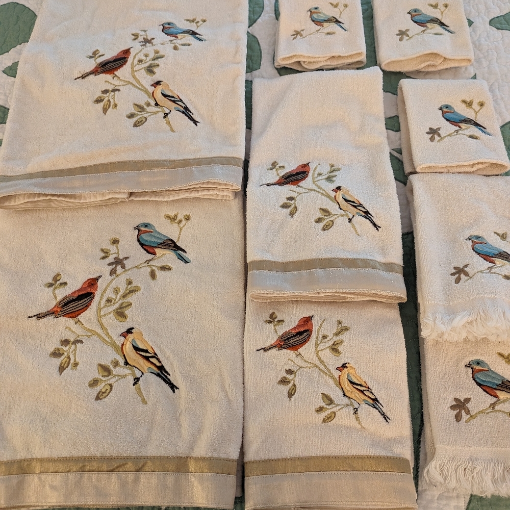 Belks Embroidered Bird Bath Set